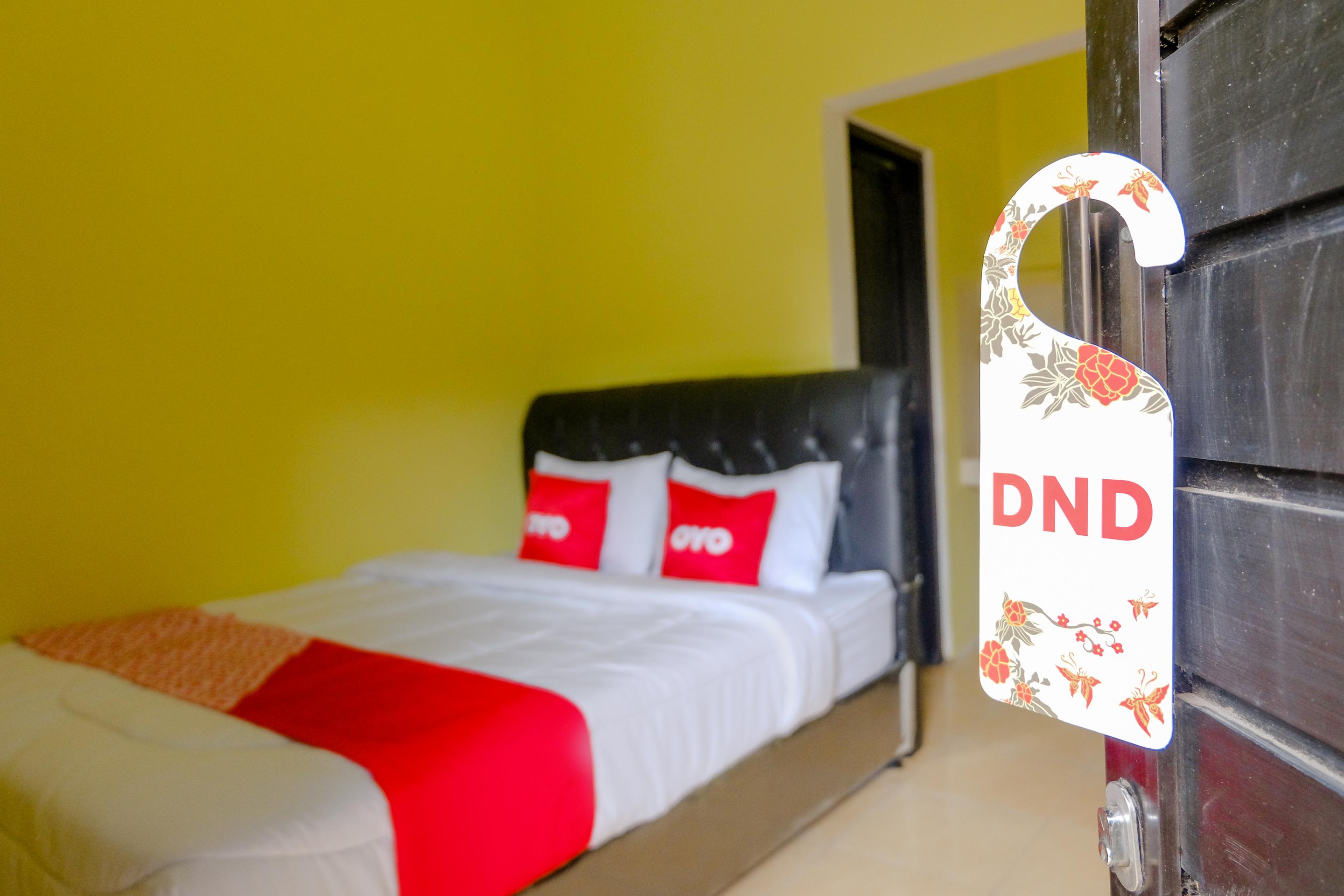 Hotel Oyo 1784 Hj. Aniek