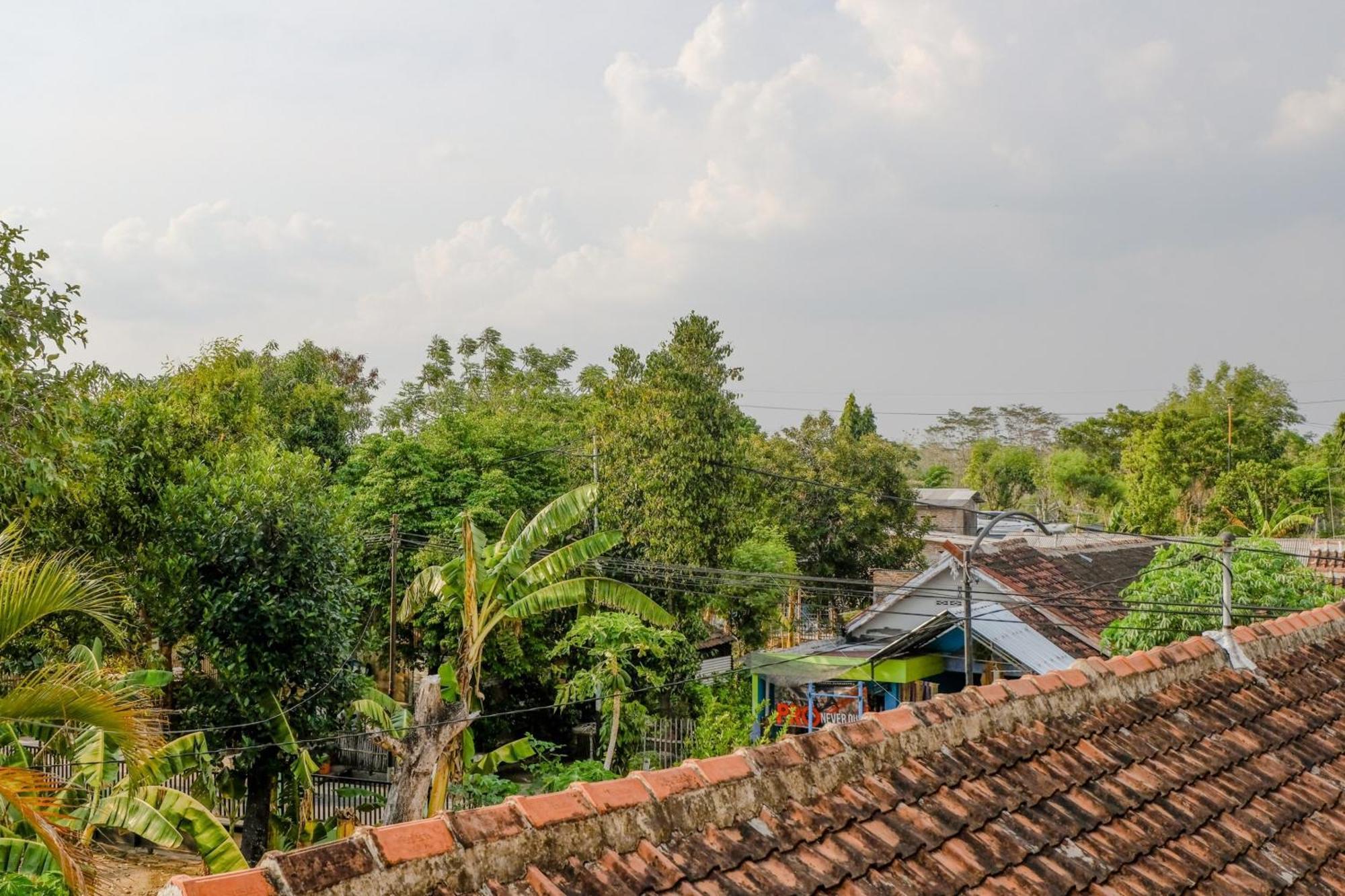 Oyo 1784 Hj. Aniek Hotel Madiun